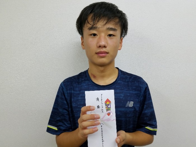 男子シングルス10月大会優勝 小林君（八王子テニスアカデミー日曜　Ｙ3在籍）